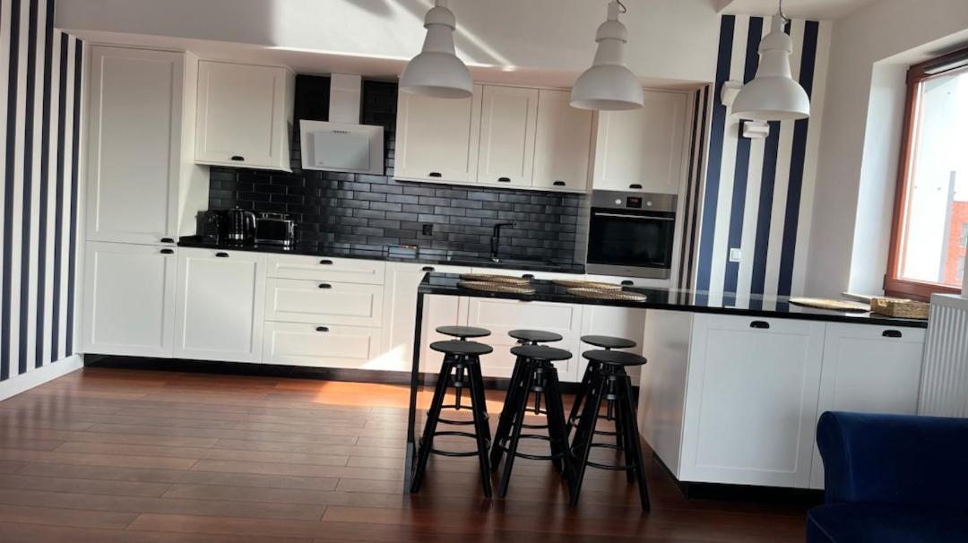 Waterlane Island - Riverview Pool, Spa, Gym & Parking By Downtown Apartments Gdansk Room photo