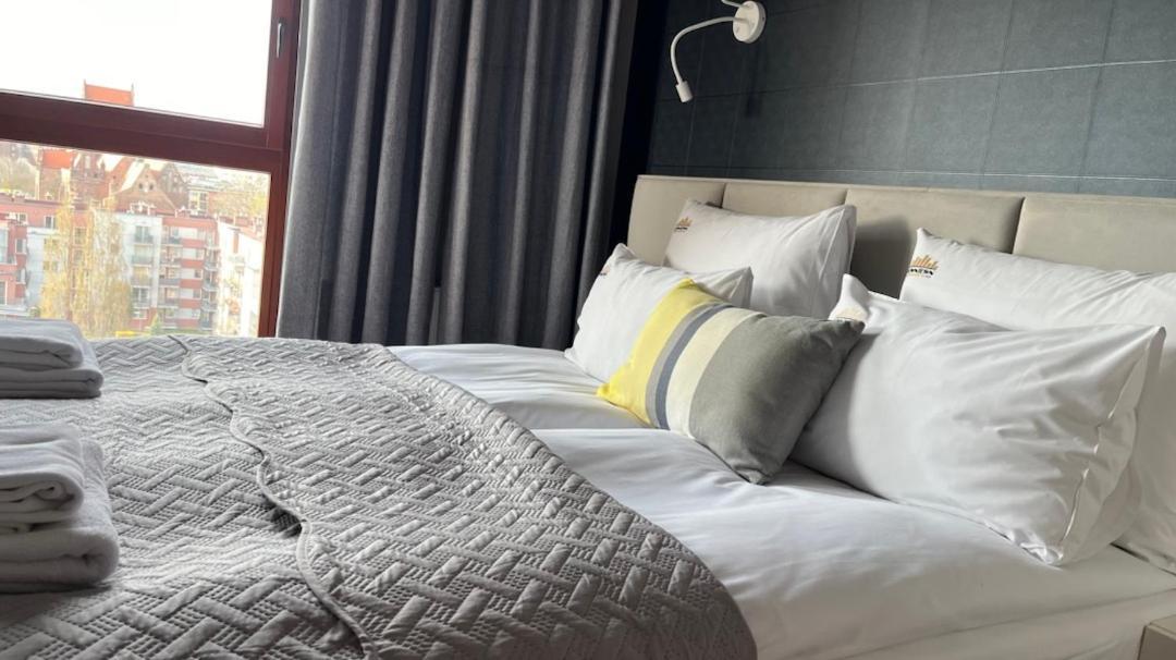 Waterlane Island - Riverview Pool, Spa, Gym & Parking By Downtown Apartments Gdansk Room photo