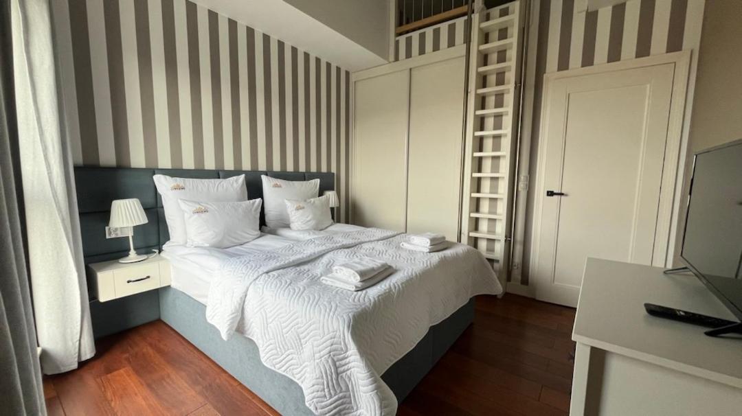 Waterlane Island - Riverview Pool, Spa, Gym & Parking By Downtown Apartments Gdansk Room photo