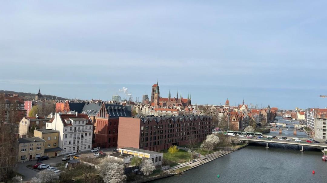Waterlane Island - Riverview Pool, Spa, Gym & Parking By Downtown Apartments Gdansk Room photo